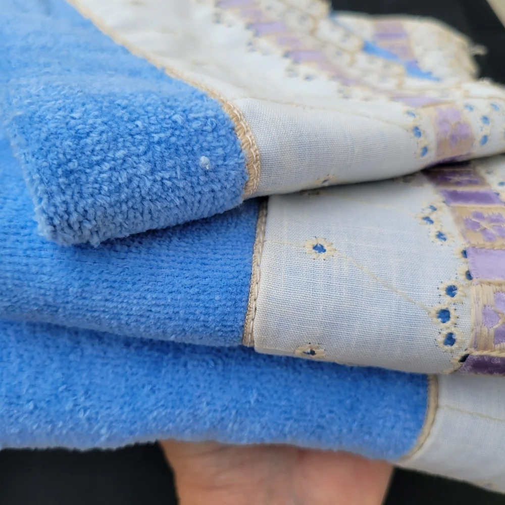 Cottagecore Bath Towel Set ~ Vtg 1980s? ~ Blue & Lacey Trim GUC FINAL PRICE